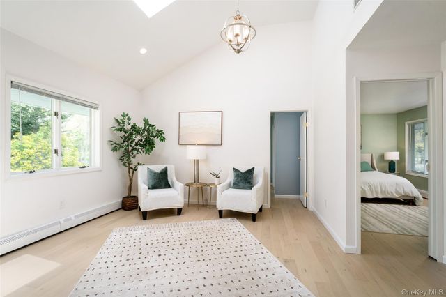 27 Bay Avenue W, Hampton Bays, NY 11946