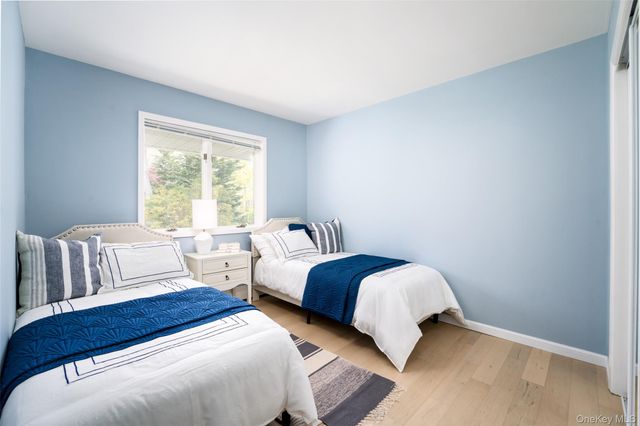 27 Bay Avenue W, Hampton Bays, NY 11946