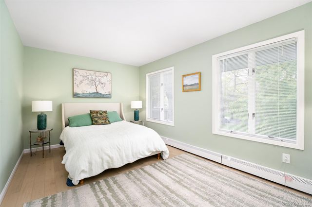 27 Bay Avenue W, Hampton Bays, NY 11946