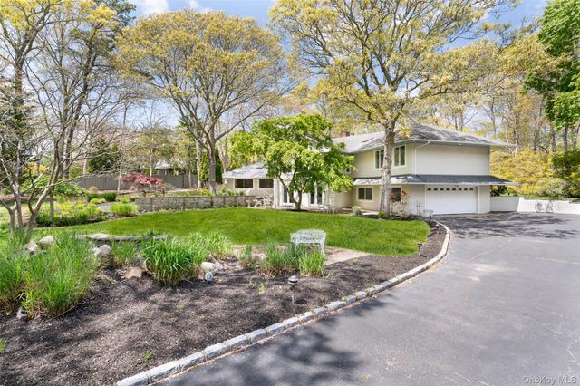 27 Bay Avenue W, Hampton Bays, NY 11946