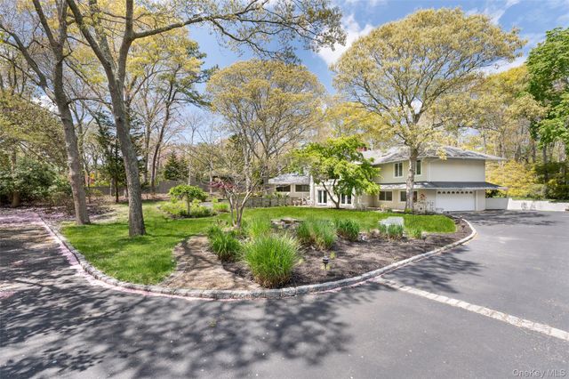 27 Bay Avenue W, Hampton Bays, NY 11946
