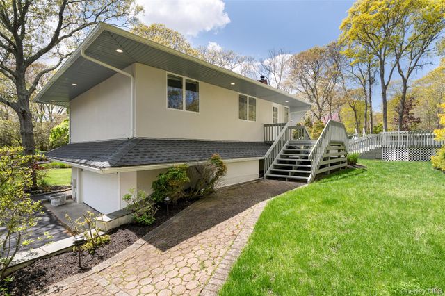 27 Bay Avenue W, Hampton Bays, NY 11946