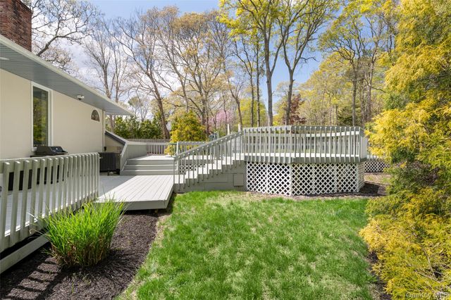 27 Bay Avenue W, Hampton Bays, NY 11946