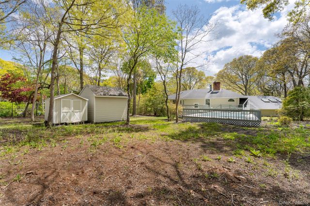 27 Bay Avenue W, Hampton Bays, NY 11946