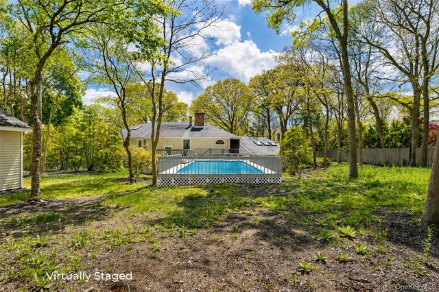 27 Bay Avenue W, Hampton Bays, NY 11946