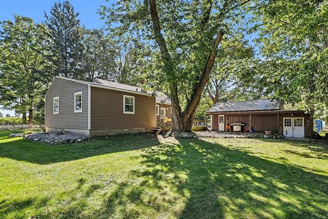 15886 Kellogg School Road, Hickory Corners, MI 49060