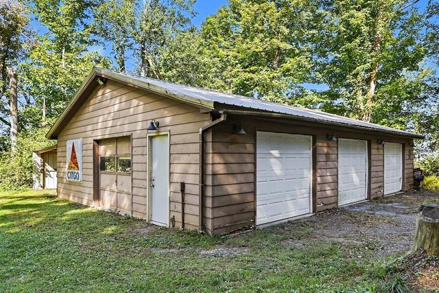 15886 Kellogg School Road, Hickory Corners, MI 49060