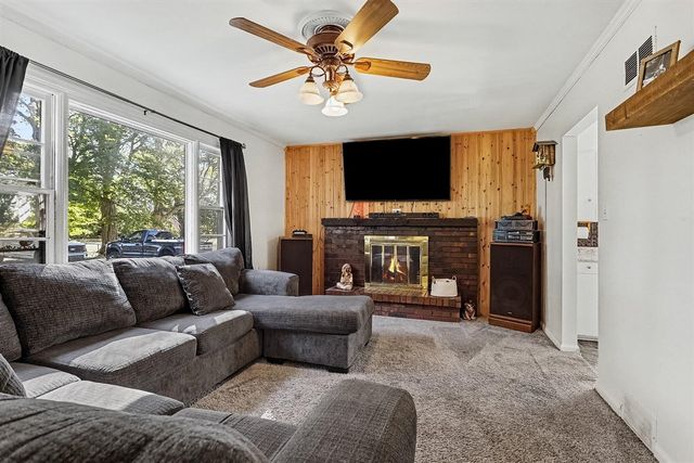 15886 Kellogg School Road, Hickory Corners, MI 49060