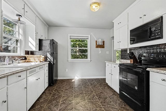 15886 Kellogg School Road, Hickory Corners, MI 49060
