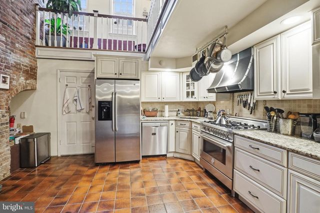 131 PINE ST, Philadelphia, PA 19106