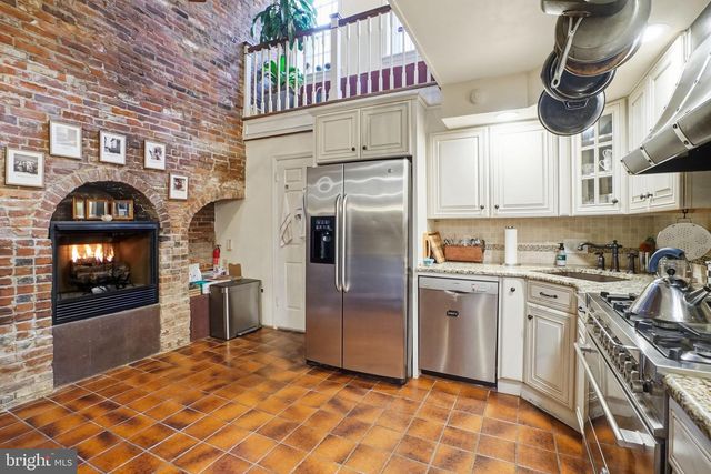 131 PINE ST, Philadelphia, PA 19106