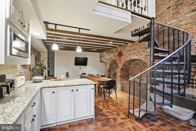 131 PINE ST, Philadelphia, PA 19106