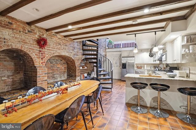 131 PINE ST, Philadelphia, PA 19106