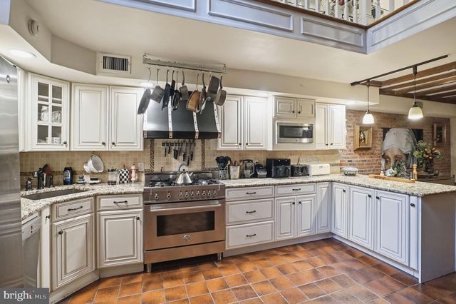 131 PINE ST, Philadelphia, PA 19106