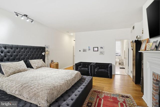 131 PINE ST, Philadelphia, PA 19106