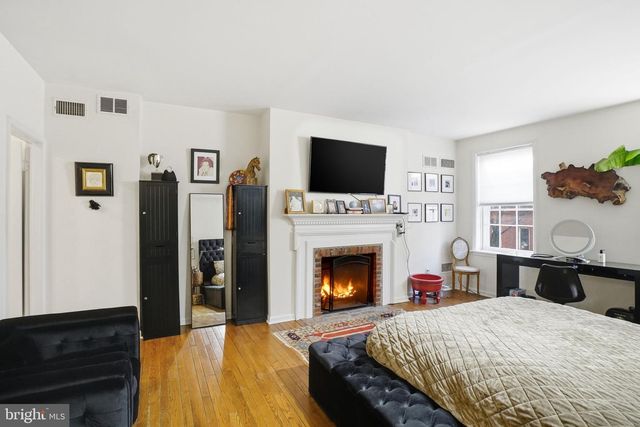 131 PINE ST, Philadelphia, PA 19106