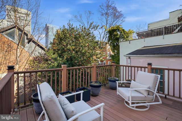 131 PINE ST, Philadelphia, PA 19106