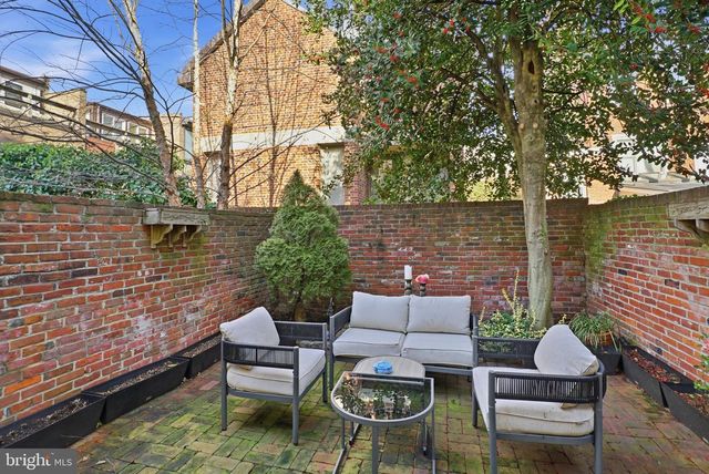 131 PINE ST, Philadelphia, PA 19106