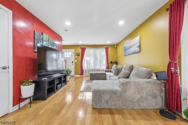 1017 Spruce St, Roselle Boro, NJ 07203