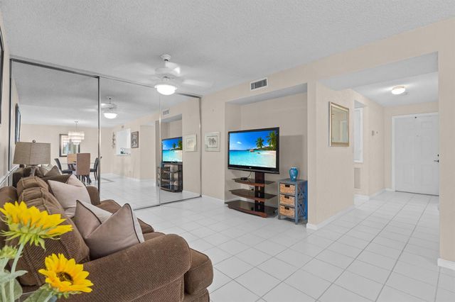 9700 Pavarotti Terrace 102, Boynton Beach, FL 33437