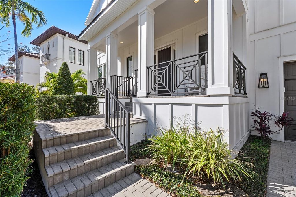 Image 4 of property listing at 478 BOSPHOROUS AVENUE, Tampa, FL 33606