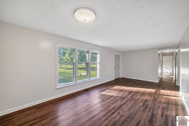 6545 Clinton Road, Paducah, KY 42001