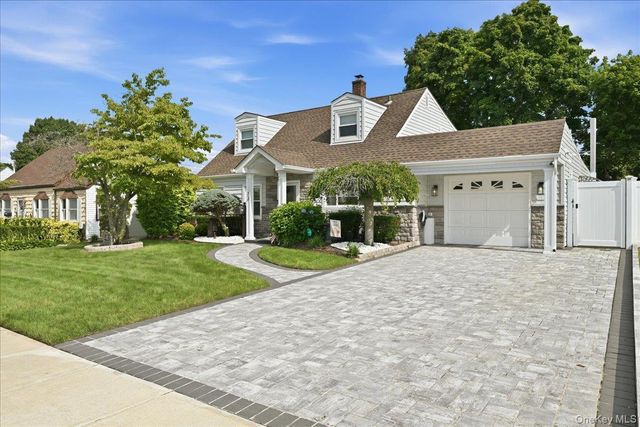 23 Needle Lane, Levittown, NY 11756