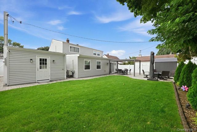 23 Needle Lane, Levittown, NY 11756