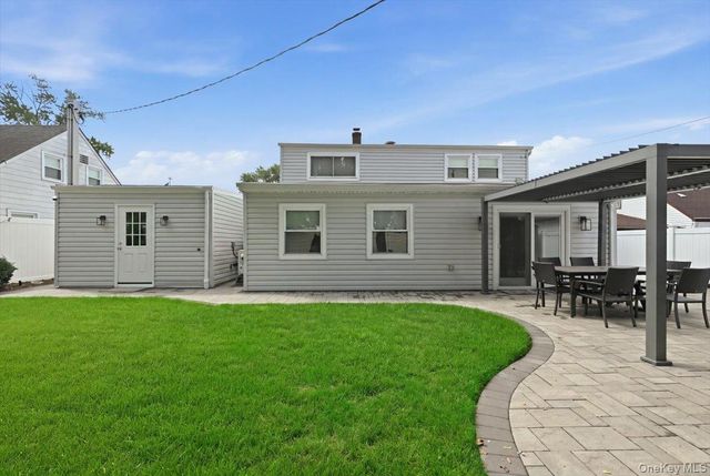 23 Needle Lane, Levittown, NY 11756