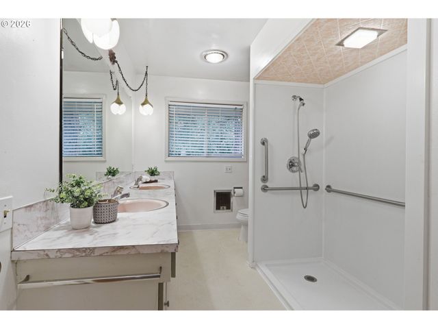 16016 S Forsythe Rd, Oregon City, OR 97045