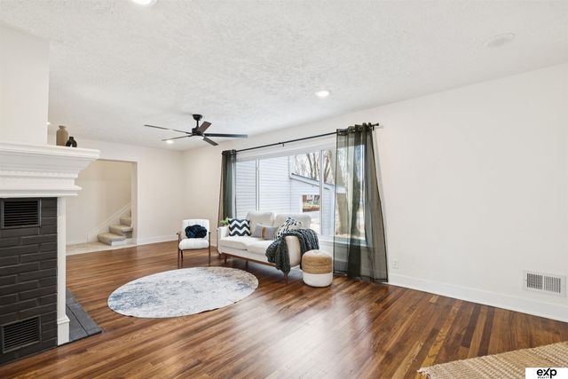 517 Bellevue Blvd Boulevard N, Bellevue, NE 68005