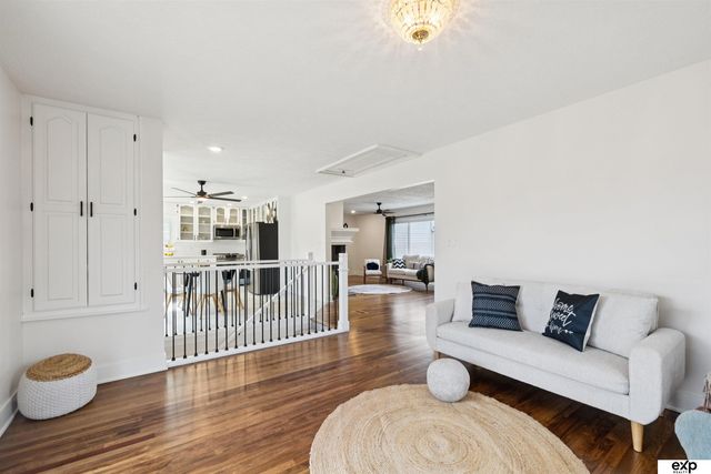 517 Bellevue Blvd Boulevard N, Bellevue, NE 68005