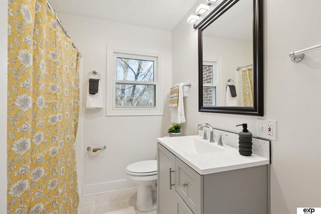 517 Bellevue Blvd Boulevard N, Bellevue, NE 68005