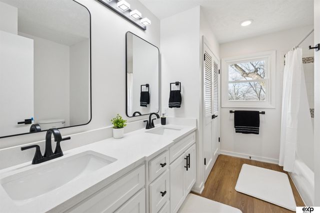 517 Bellevue Blvd Boulevard N, Bellevue, NE 68005