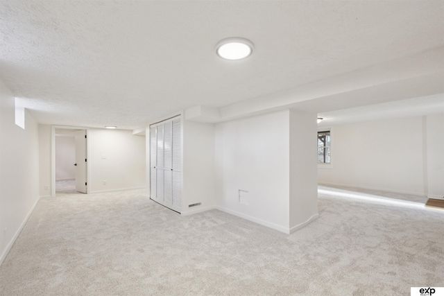 517 Bellevue Blvd Boulevard N, Bellevue, NE 68005