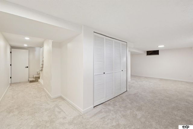 517 Bellevue Blvd Boulevard N, Bellevue, NE 68005