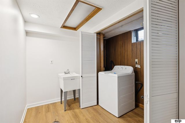 517 Bellevue Blvd Boulevard N, Bellevue, NE 68005