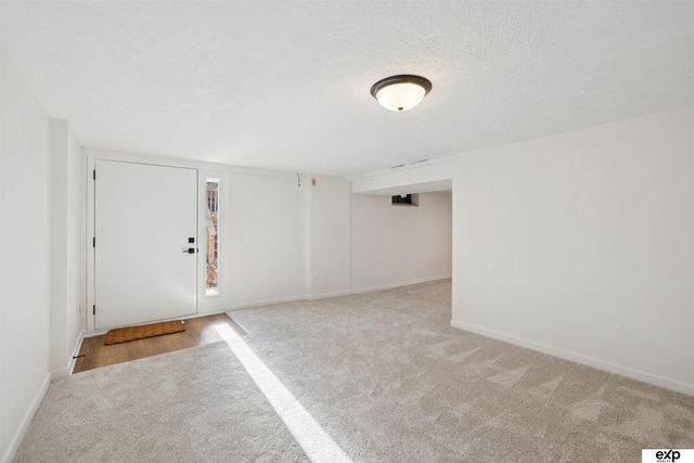 517 Bellevue Blvd Boulevard N, Bellevue, NE 68005