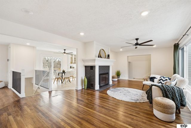 517 Bellevue Blvd Boulevard N, Bellevue, NE 68005