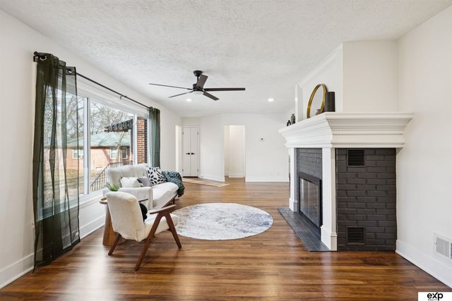 517 Bellevue Blvd Boulevard N, Bellevue, NE 68005