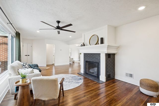 517 Bellevue Blvd Boulevard N, Bellevue, NE 68005