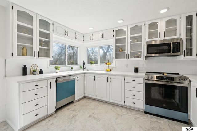 517 Bellevue Blvd Boulevard N, Bellevue, NE 68005