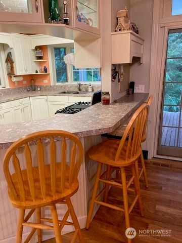 950 N Potlatch Drive, Hoodsport, WA 98548