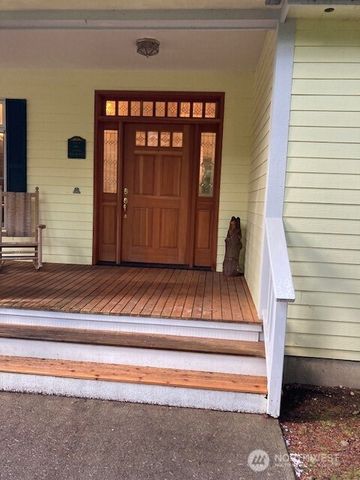 950 N Potlatch Drive, Hoodsport, WA 98548