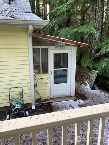 950 N Potlatch Drive, Hoodsport, WA 98548