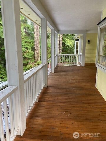 950 N Potlatch Drive, Hoodsport, WA 98548