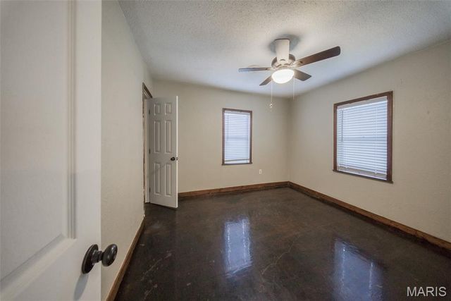 100 E 6th Street, Dixon, MO 65459