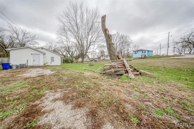 100 E 6th Street, Dixon, MO 65459