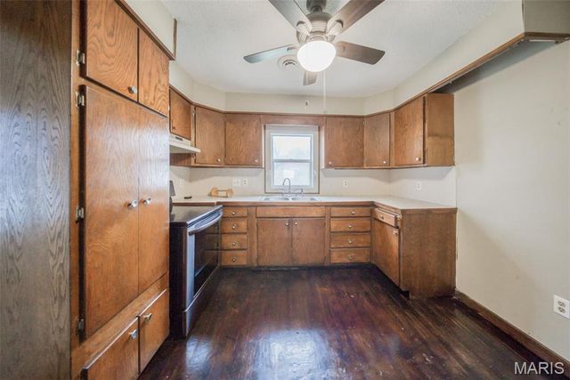 100 E 6th Street, Dixon, MO 65459