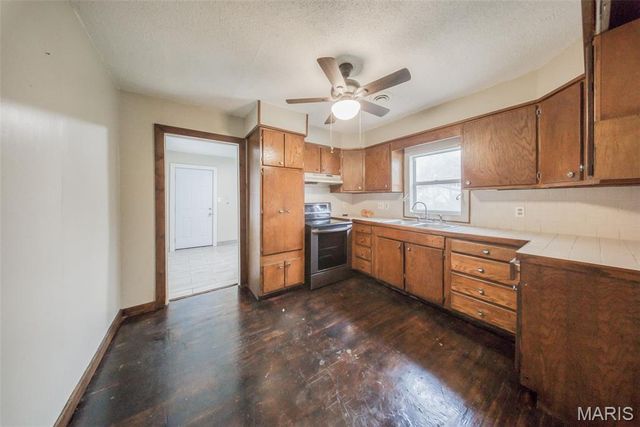 100 E 6th Street, Dixon, MO 65459